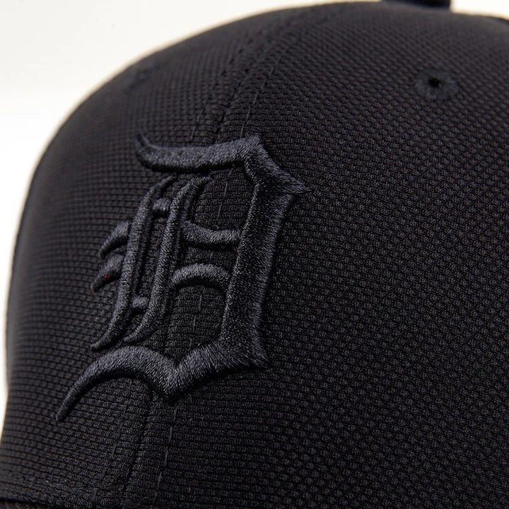 Black Fitted Closed Full Baseball Cap